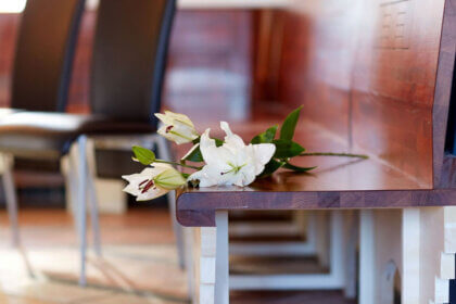 Manes funeral home building exterior Newport Tennessee funeral services